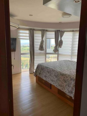 A2J Luxury 2BR Loft BGC Taguig Near High Street